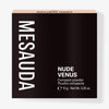 Die schwarze Schachtel des Mesauda Beauty Nude Venus Puders aufrecht vor einem weißen Hintergrund.

