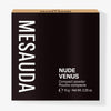 Die schwarze Schachtel des Mesauda Beauty Nude Venus Puders aufrecht vor einem weißen Hintergrund.

