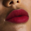 Nahaufnahme von Lippen die mit dem Sublimatte Matte Liquid Lipstick von Mesauda Beauty geschminkt sind. Farbe: 208 Passion