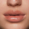 Auf dem Bild ist eine Nahaufnahme der Lippen zu sehen, die den Beyond Jelly Lipstick in der Farbe Lunar aufgetragen haben.