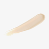 Cremiger Concealer-Swatch in einem sehr hellen Elfenbeinton mit neutralem Unterton – Nuance „Porcelain“.