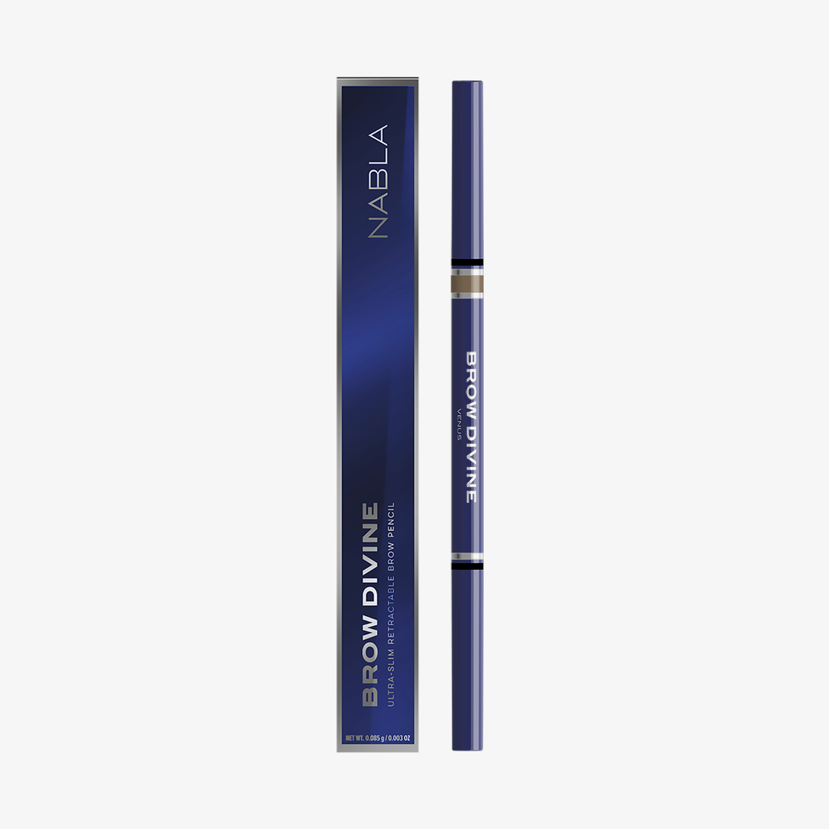 Brow Divine Augenbrauenstift in Blau mit passender blauer Verpackung, beide aufrecht stehend auf weißem Hintergrund.