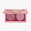 Geöffnete LH Cosmetics Duo Dimension Area Palette mit einem altrosanen und einem zartrosanen schimmernden Farbton auf weißem Hintergrund.