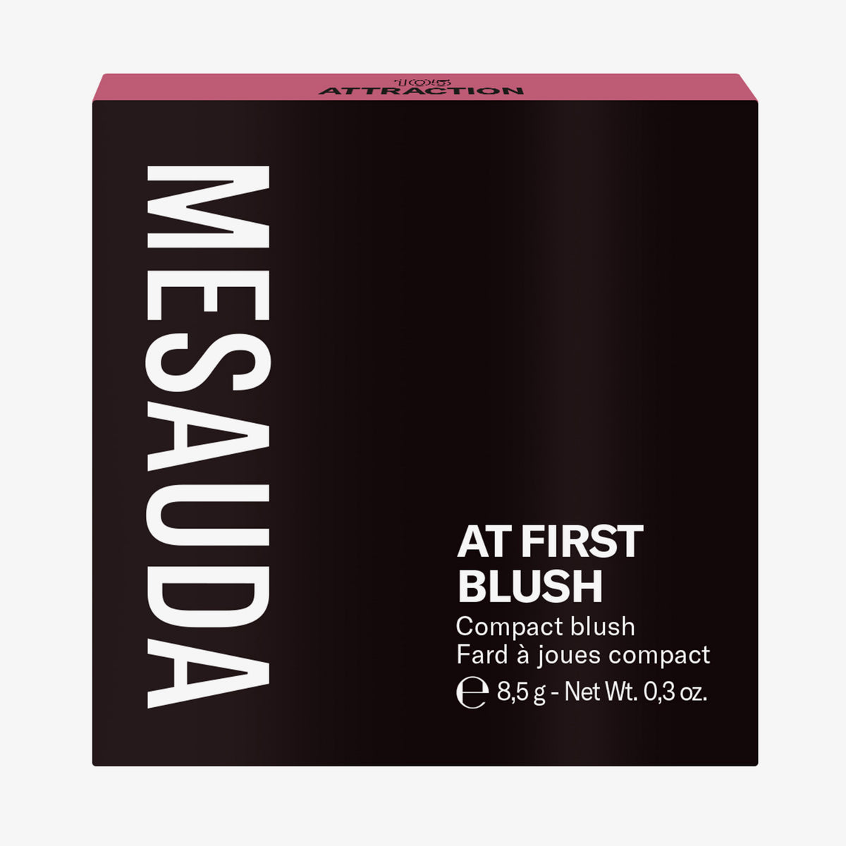 Die schwarze Schachtel des Mesauda Beauty At First Blush Rouges aufrecht vor einem weißen Hintergrund.