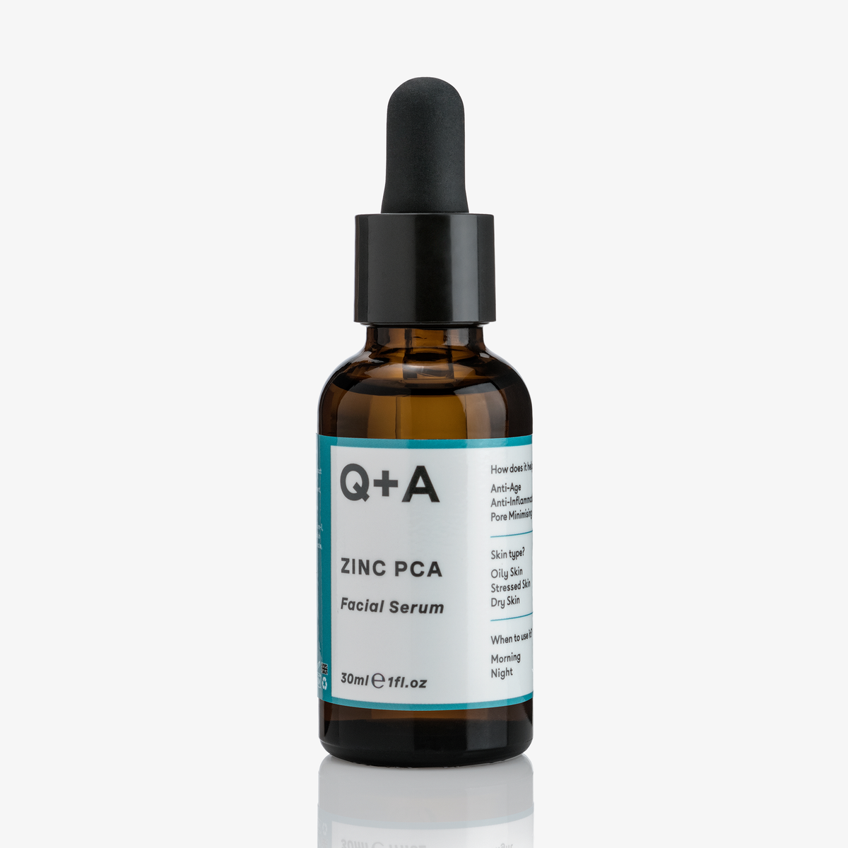 Vor einem weißen Hintergrund ist eine braune Tropfflasche mit der Aufschrift „Zinc PCA Facial Serum 30 ml“ abgebildet.