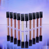 Die 10 Farben des Gloss Matrix Lipglosses von Mesauda Beauty nebeneinander präsentiert und stehen dabei auf einer reflektierenden Fläche.