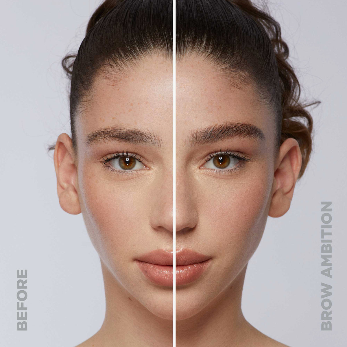 Geteiltes Bild des Gesichts einer Frau vor und nach der Verwendung von Brow Ambition; links sind die natürlichen Augenbrauen zu sehen, rechts sind vollere, betonte Augenbrauen zu sehen.