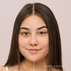Gesicht einer Frau vor und nach der Verwendung des Wide Awake Full Coverage Concealers Cafe con Leche; nachher ebenmäßig Teint.