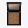 Der cremige  Bronzer Bronze Venus von Mesauda Beauty in einer quadratischen Produktschale und integriertem Spiegel im Deckel und eingeprägtem M-Muster.