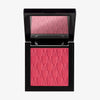 Das Rouge At First Blush von Mesauda Beauty in einer quadratischen Produktschale und integriertem Spiegel im Deckel und eingeprägtem M-Muster.
