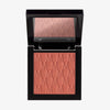 Das Rouge At First Blush von Mesauda Beauty in einer quadratischen Produktschale und integriertem Spiegel im Deckel und eingeprägtem M-Muster.
