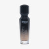 Eine halb transparente halb schwarze Flasche Chroma Cover Foundation Matte in der Farbe C6 vor weißem Hintergrund.