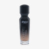 Eine halb transparente halb schwarze Flasche Chroma Cover Foundation Matte in der Farbe C7 vor weißem Hintergrund.
