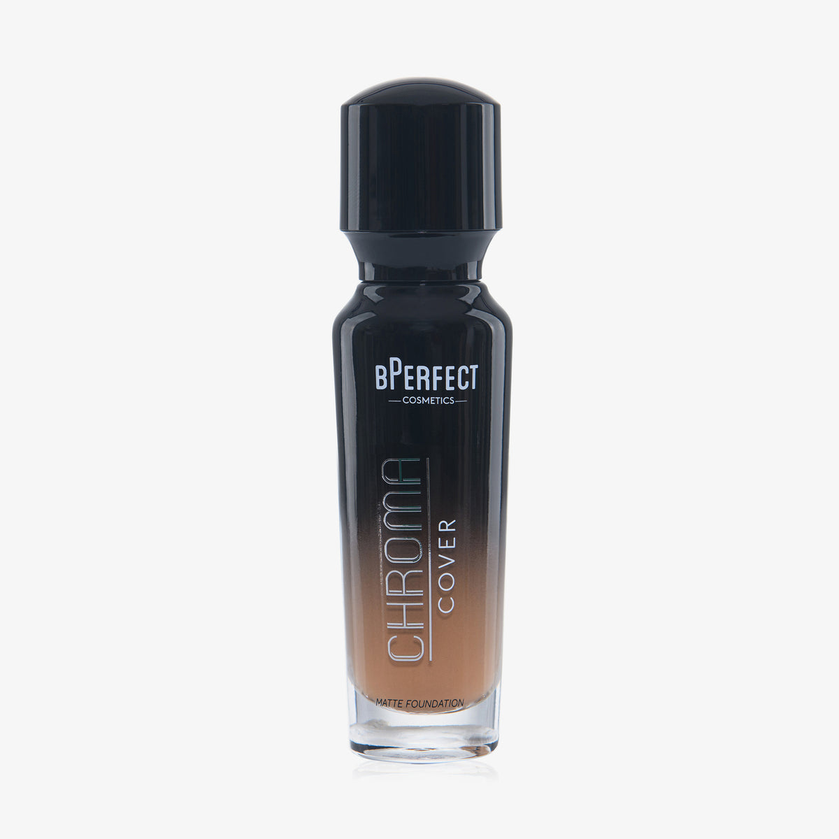 Eine halb transparente halb schwarze Flasche Chroma Cover Foundation Matte in der Farbe W10 vor weißem Hintergrund.