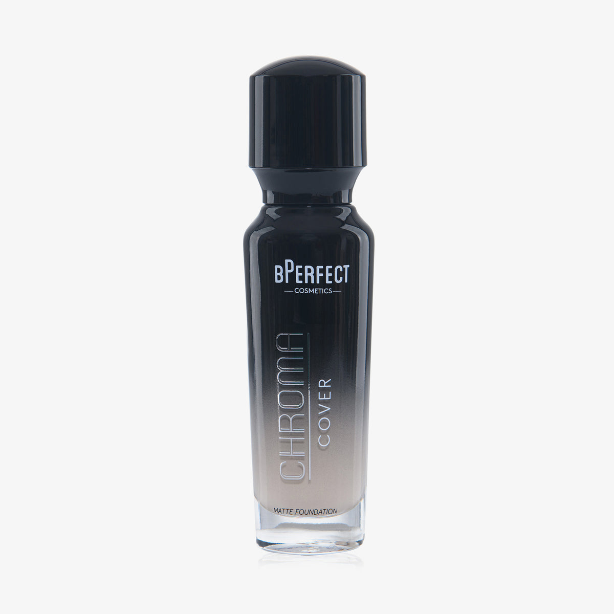 Eine halb transparente halb schwarze Flasche Chroma Cover Foundation Matte in der Farbe W2 vor weißem Hintergrund.