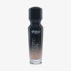 Eine halb transparente halb schwarze Flasche Chroma Cover Foundation Matte in der Farbe W4 vor weißem Hintergrund.