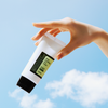 Eine Hand hält eine Tube Aloe Soothing Sun Cream SPF50+ PA+++ vor einem blauen Himmel mit Wolken.