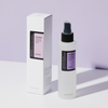 Flasche und Verpackung des AHA/BHA Clarifying Treatment Toners auf violett-weißem Hintergrund.