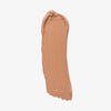 Ein Farbstreifen Chroma Cover Foundation Matte in der Farbe C4 auf weißem Hintergrund.
