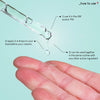Eine Pipette gibt B-Bomb-Serum auf die Finger; daneben Gebrauchsanweisungen.