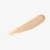 Cremiger Concealer-Swatch in einem hellen Beigeton mit leicht goldenem Unterton – Nuance „Ivory“.